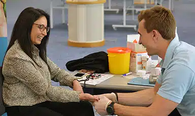 A New Leaf Health practitioner in a health screening appointment with an employee